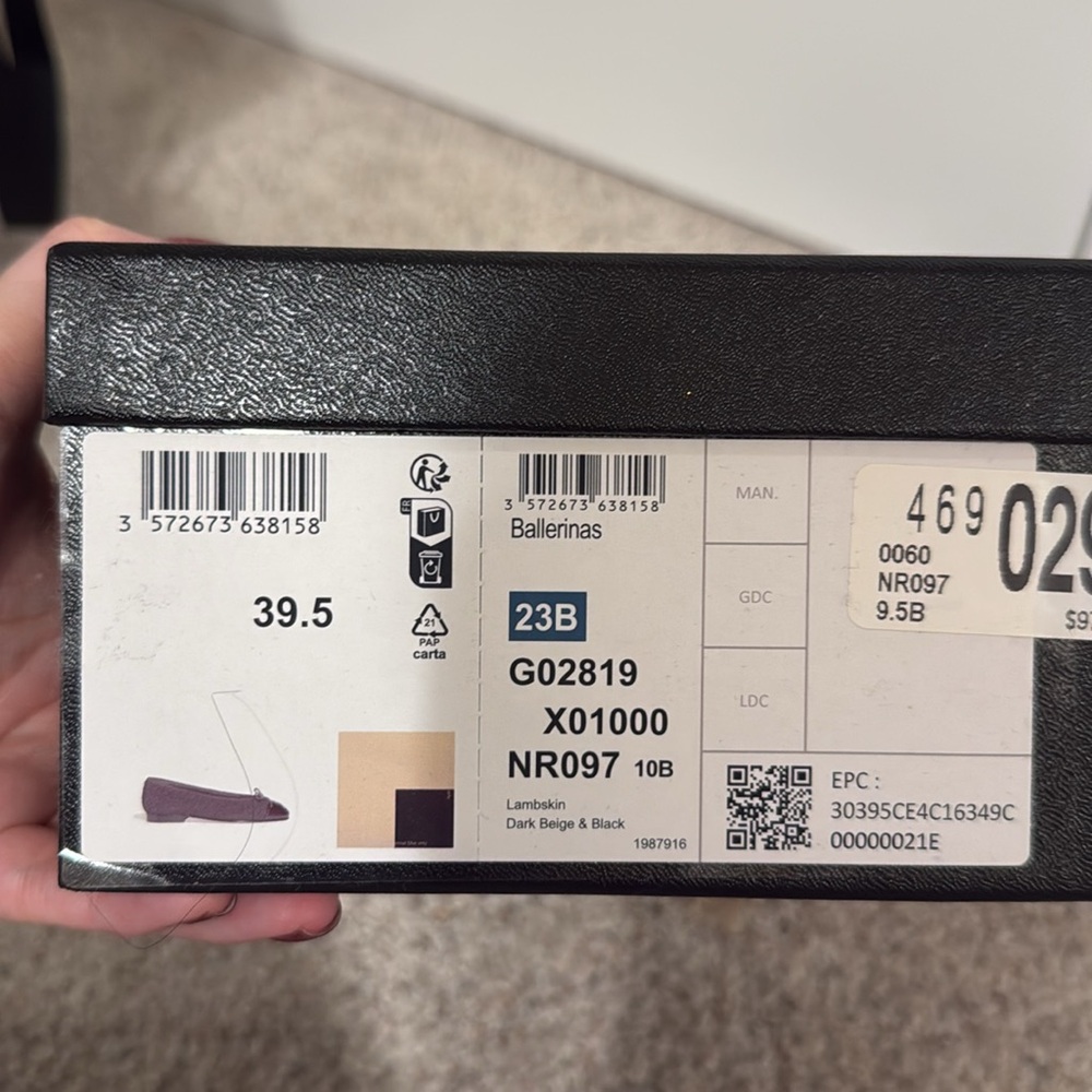 Chanel leather ballet flat cap toe hard to find - worn once, great condition! - Picture 4 of 4